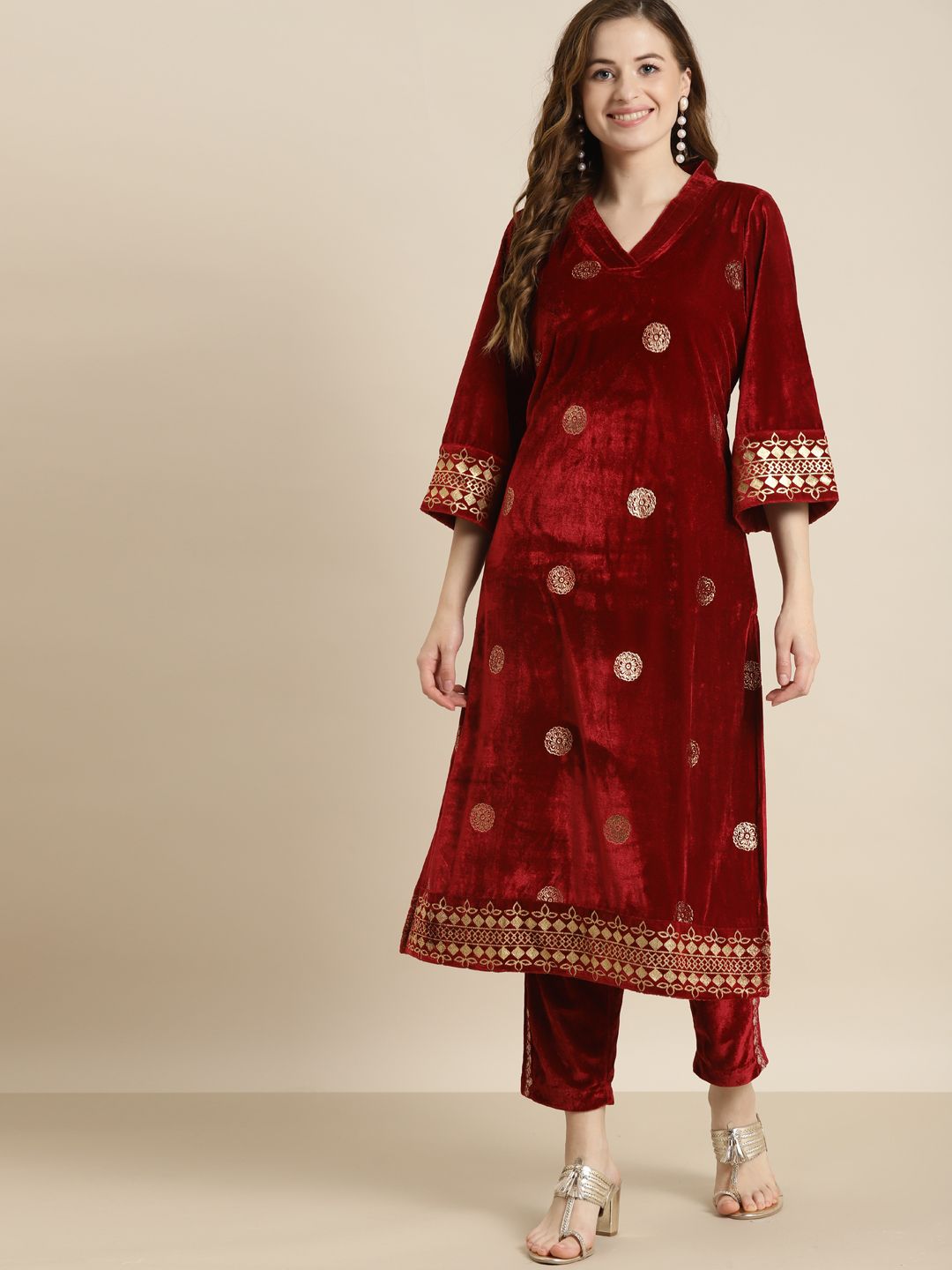 Shae by SASSAFRAS Women Maroon & Gold-Toned Velvet Kurta Price in India