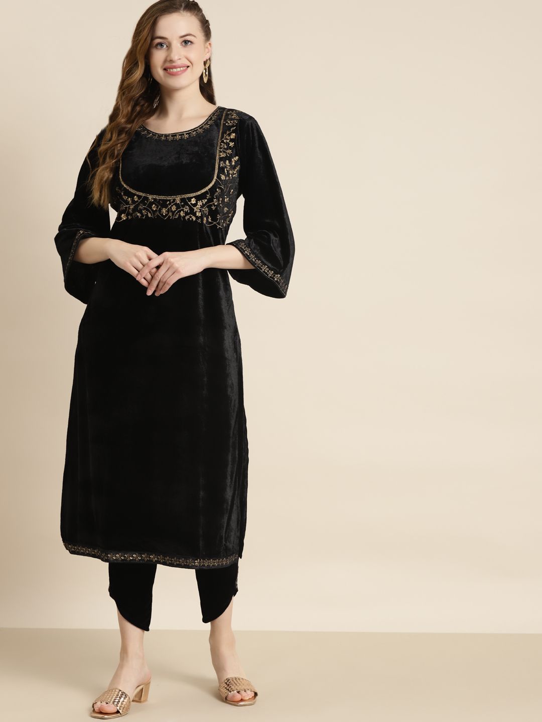 Shae by SASSAFRAS Women Black & Gold-Toned Embroidered Velvet Kurta Price in India