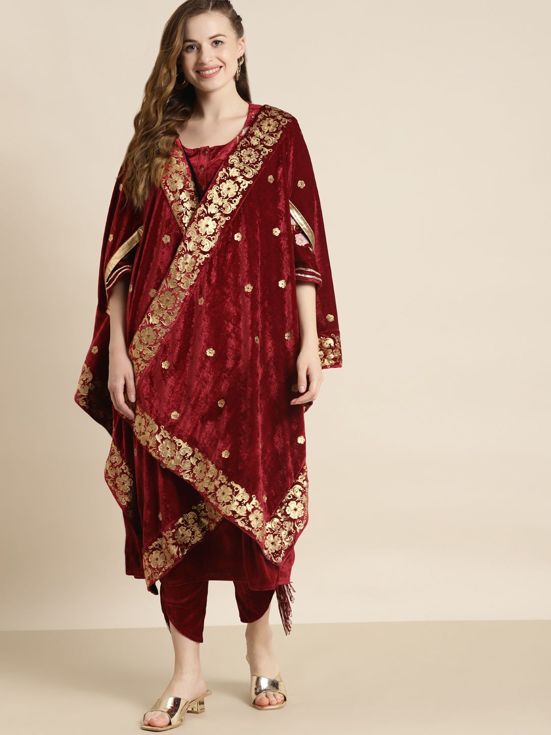 Shae by SASSAFRAS Women Maroon & Gold-Toned Printed Velvet Foil Print Cape Jacket Price in India