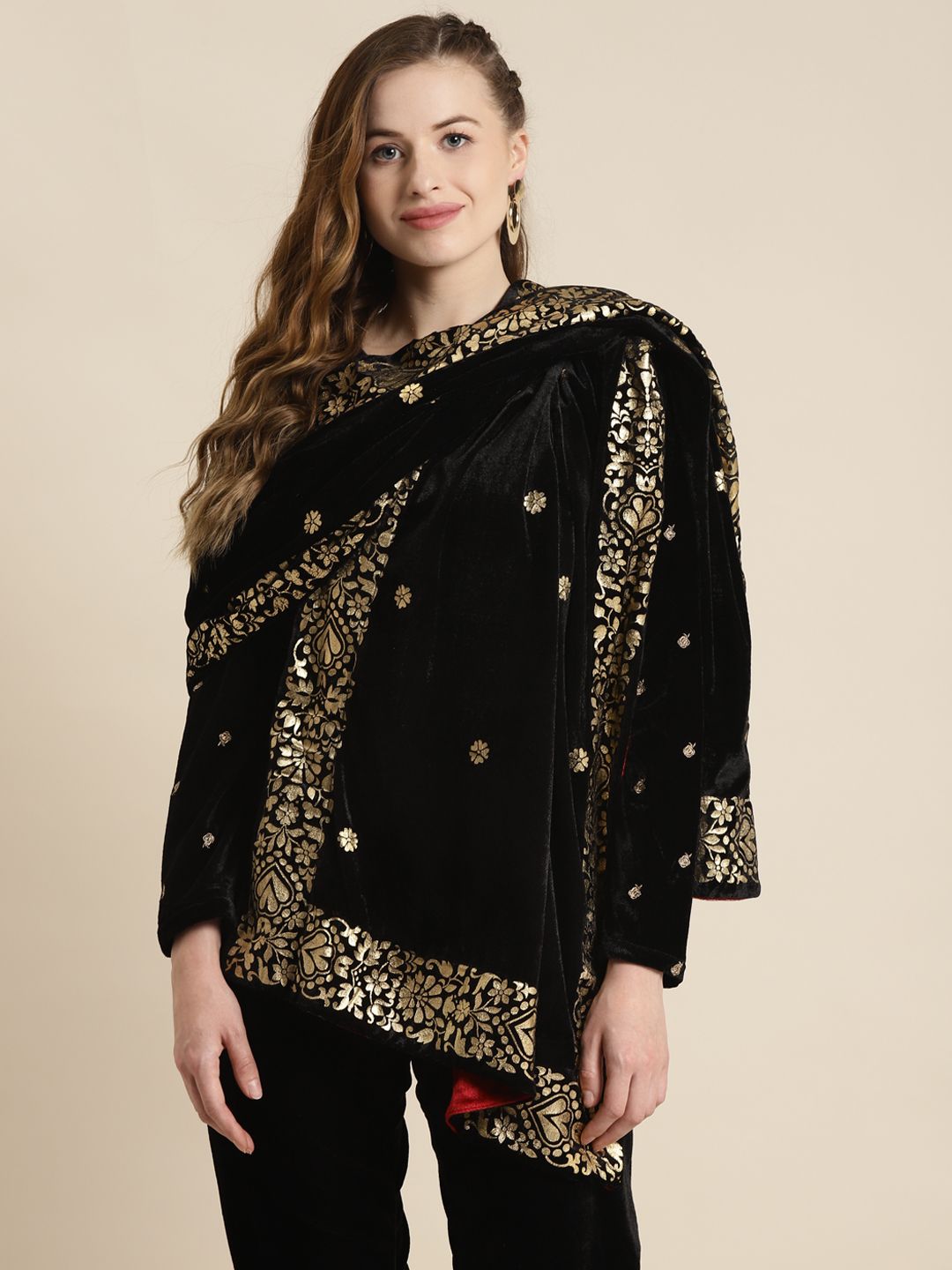 Shae by SASSAFRAS Women Black & Gold-Toned Woven Design Stole Price in India