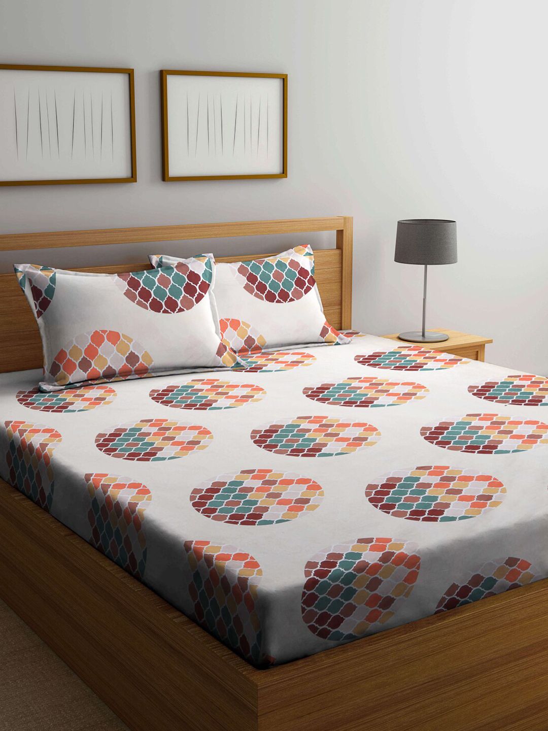 KLOTTHE White & Orange Geometric 210 TC King Bedsheet with 2 Pillow Covers Price in India