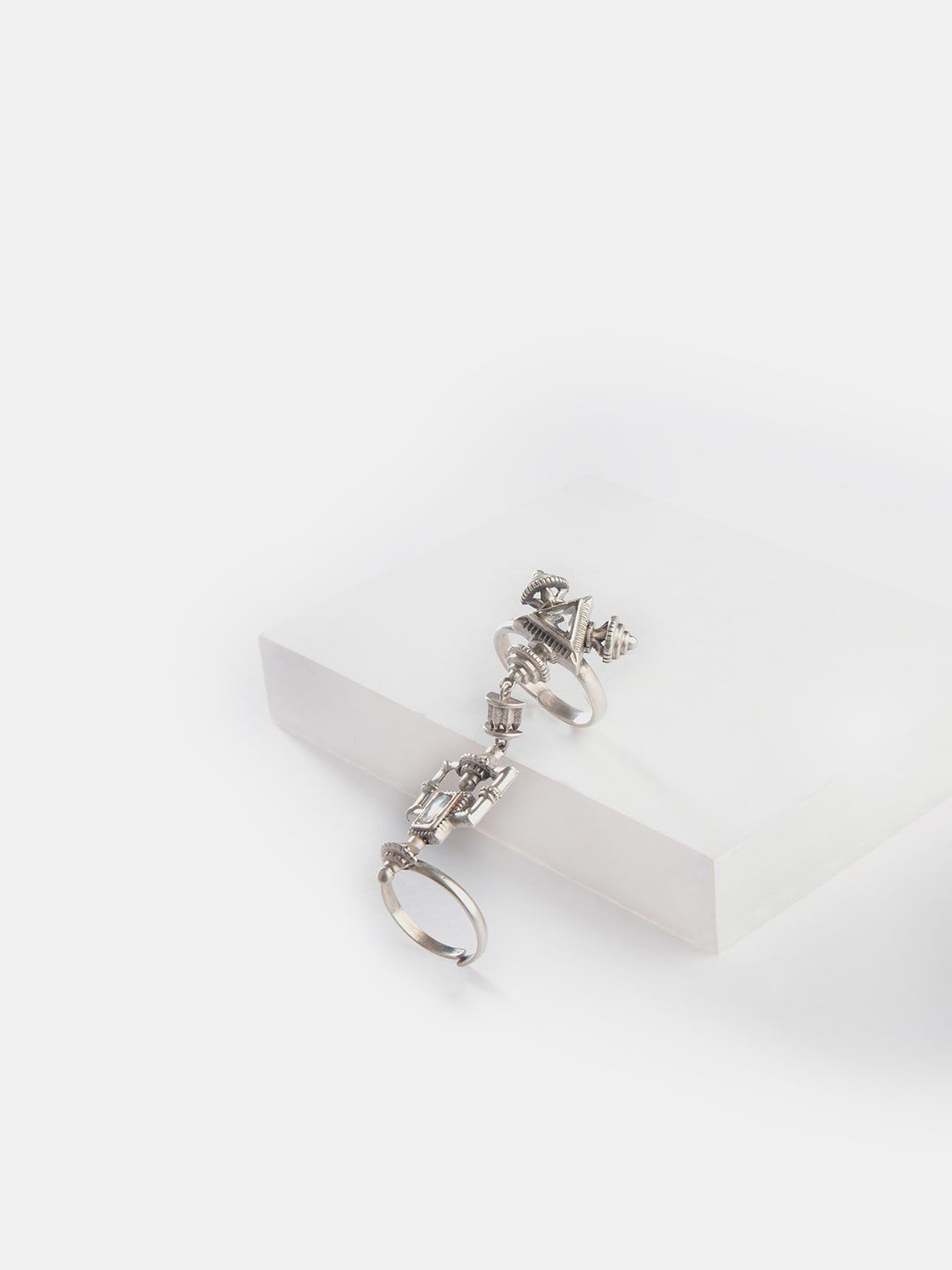 SHAYA Oxidised Silver-Toned Glass Polki-Studded Elizabeth Bennet Adjustable Finger Ring Price in India