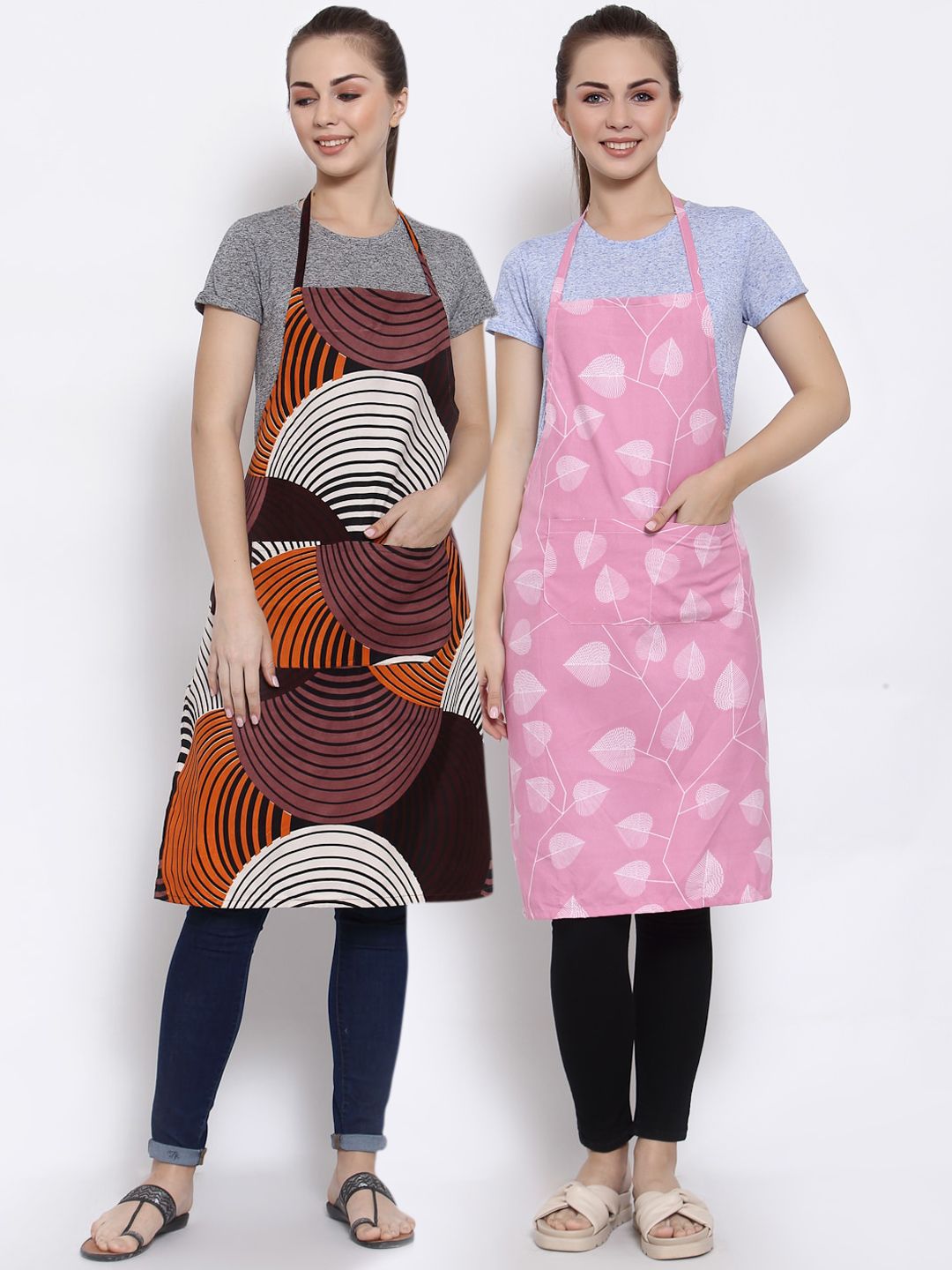 Arrabi Pack of 2 Printed Apron With Pockets Price in India