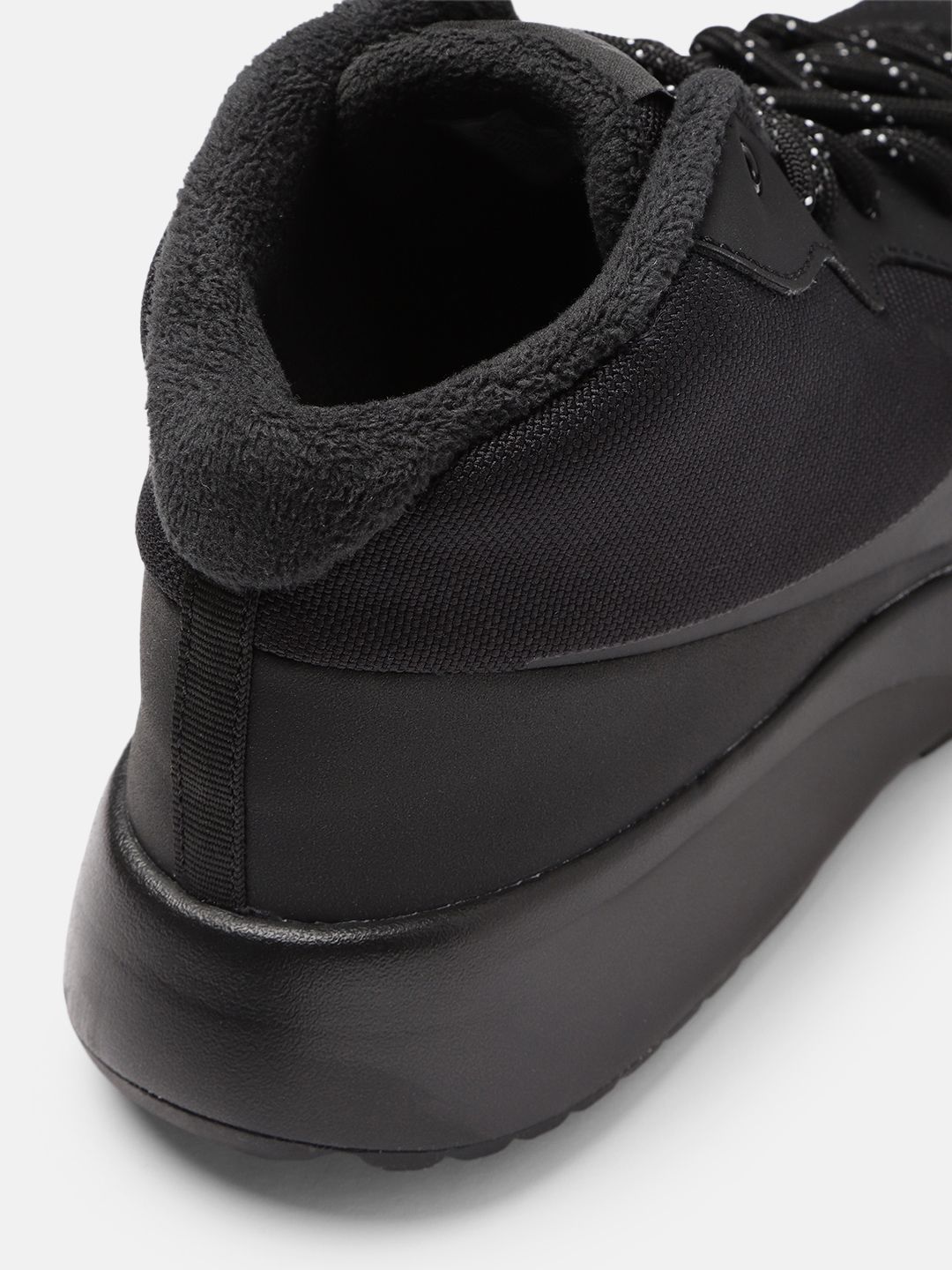 nike tanjun chukka mid