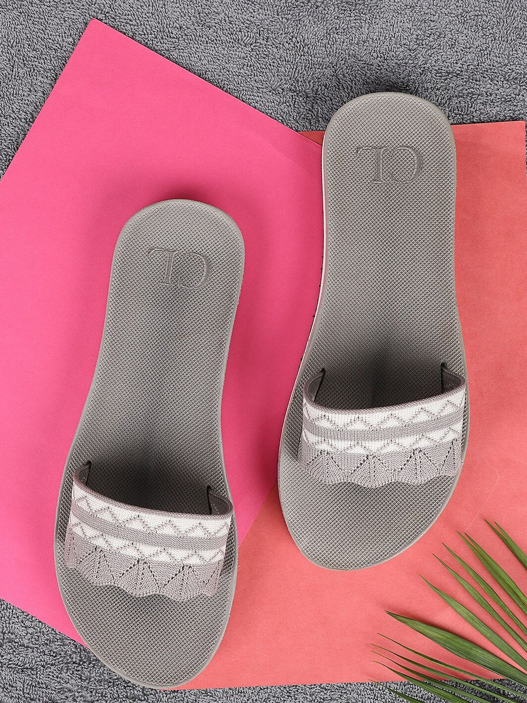 Carlton London Women Grey & White Rubber Sliders