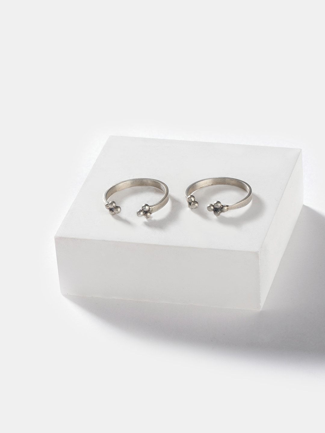 SHAYA Set Of 2 Oxidised Silver-Toned Toe Ring Price in India