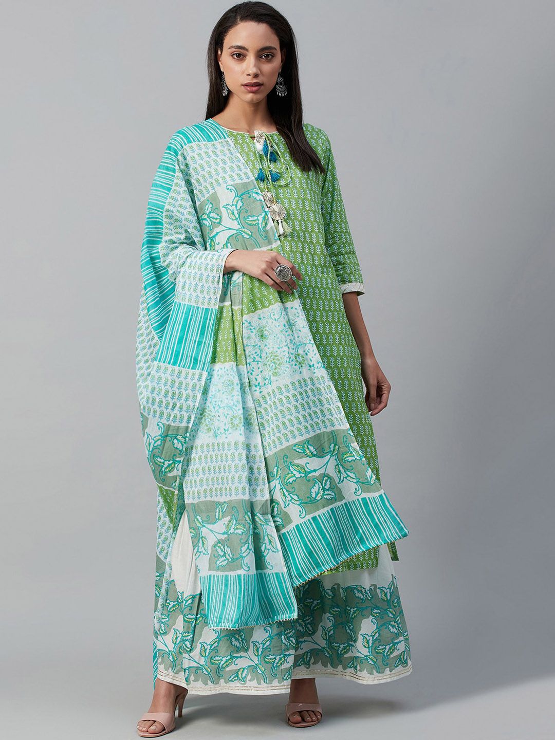 Yuris Women Green Printed Regular Gotta Patti Pure Cotton Kurta with Palazzos & Dupatta Price in India