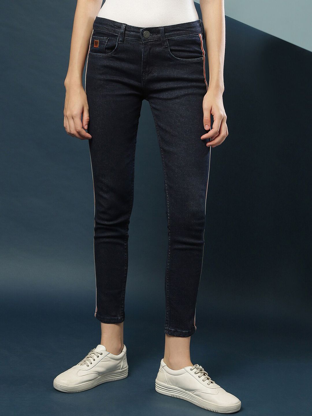Campus Sutra Women Blue Slim Fit Slash Knee Jeans Price in India