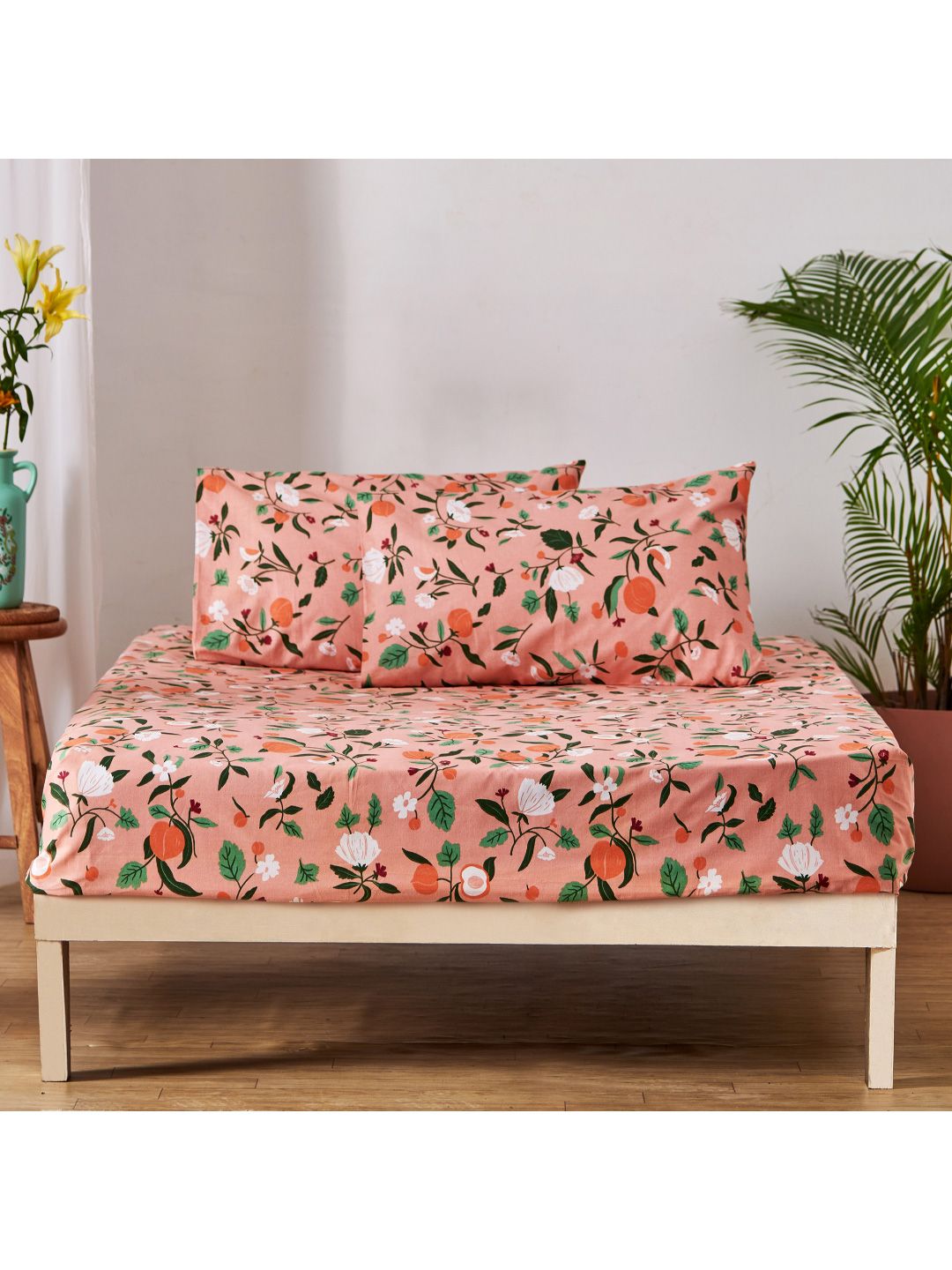 Chumbak Peach-Coloured Floral 136 TC Pure Cotton Queen Bedsheet with 2 Pillow Covers Price in India