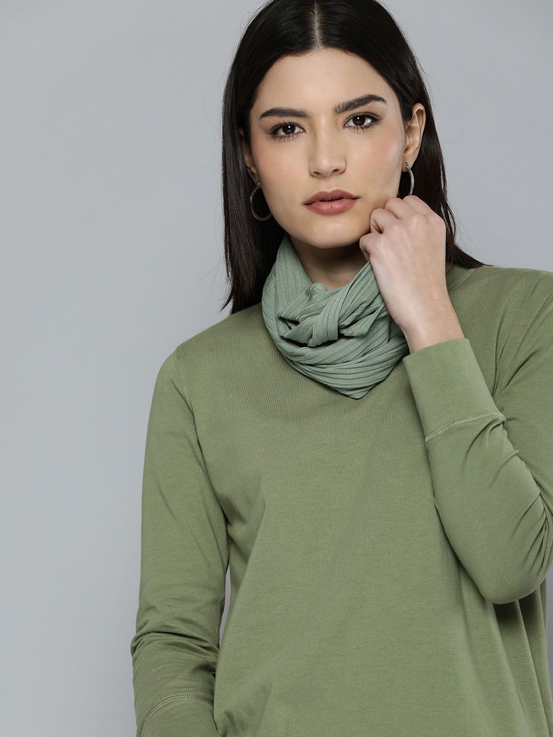 Chemistry Women Olive Green Solid T-shirt with Leggings & Snood