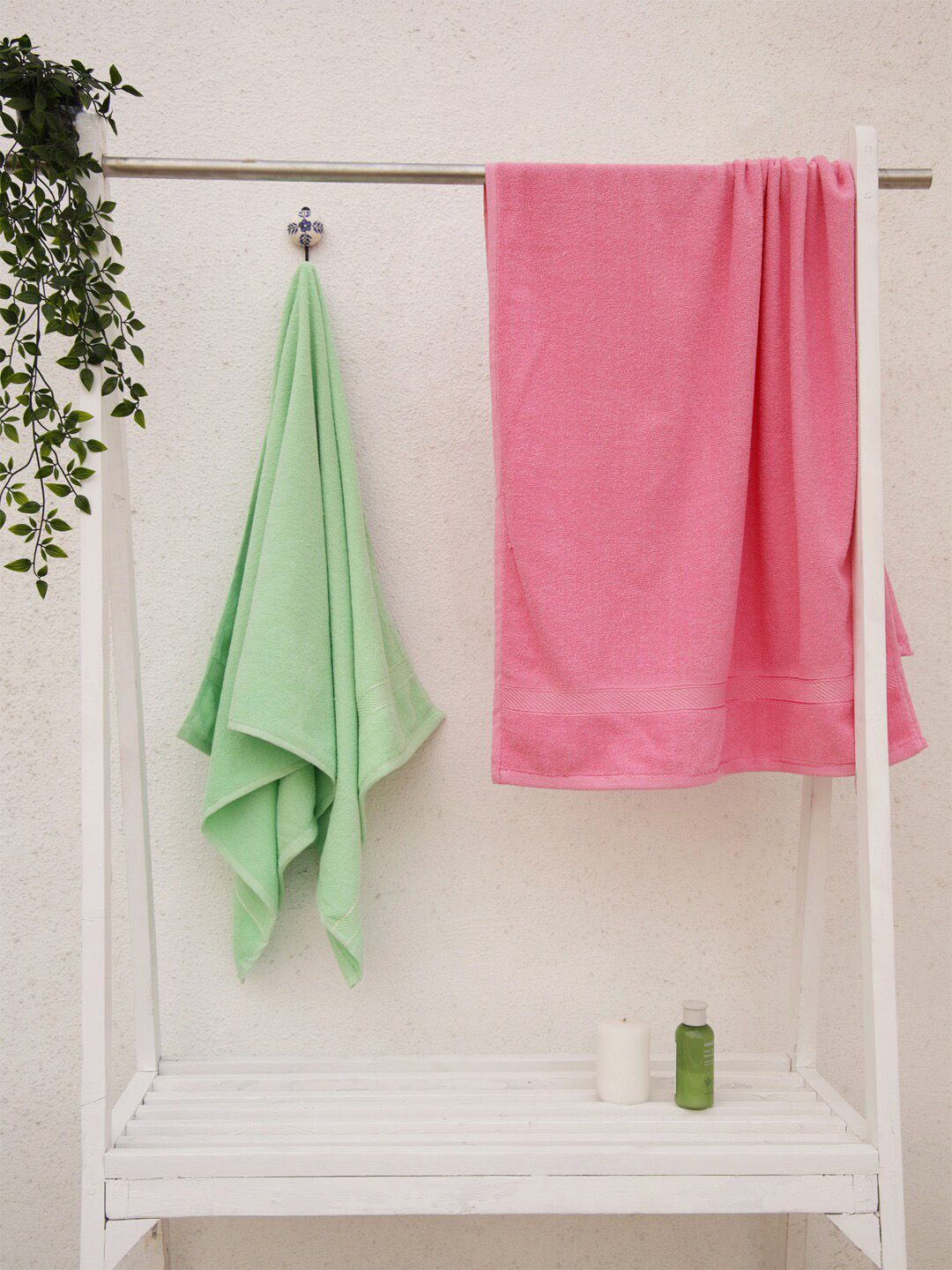 Ariana Set Of 2 Green & Pink 400 GSM Cotton Bath Towels Price in India