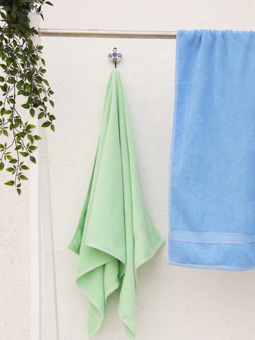 Ariana Set of 2 Blue & Green 400 GSM Cotton Bath Towel Price in India