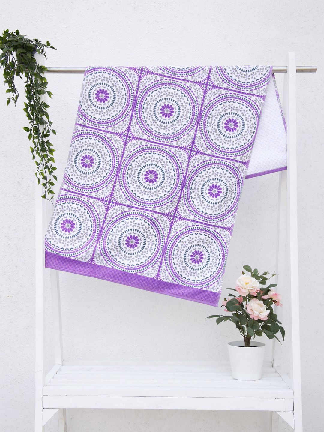 Ariana White & Purple Printed 600 GSM Cotton Bath Towels Price in India