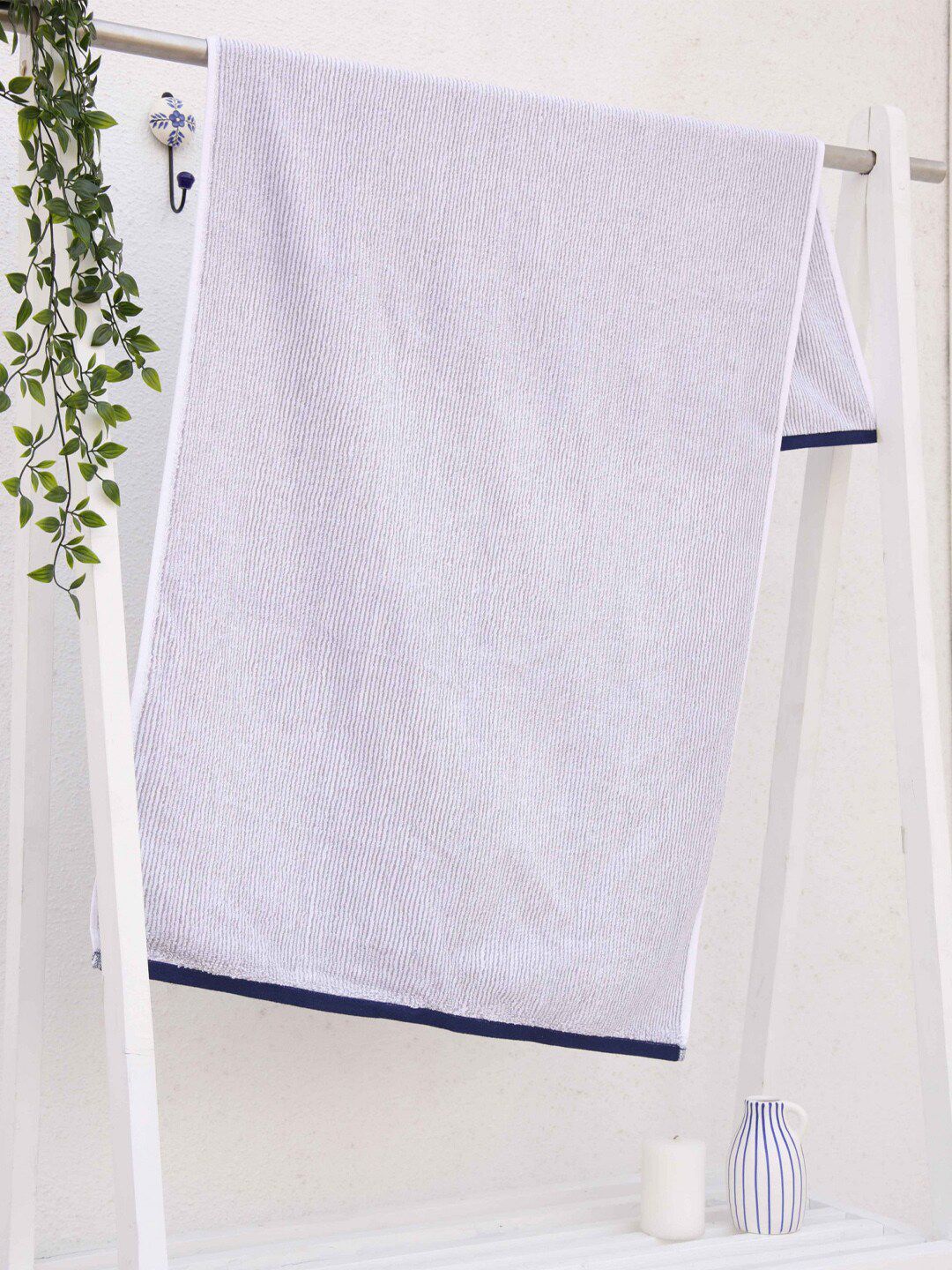 Ariana White & Blue Striped 600 GSM Cotton Bath Towel Price in India