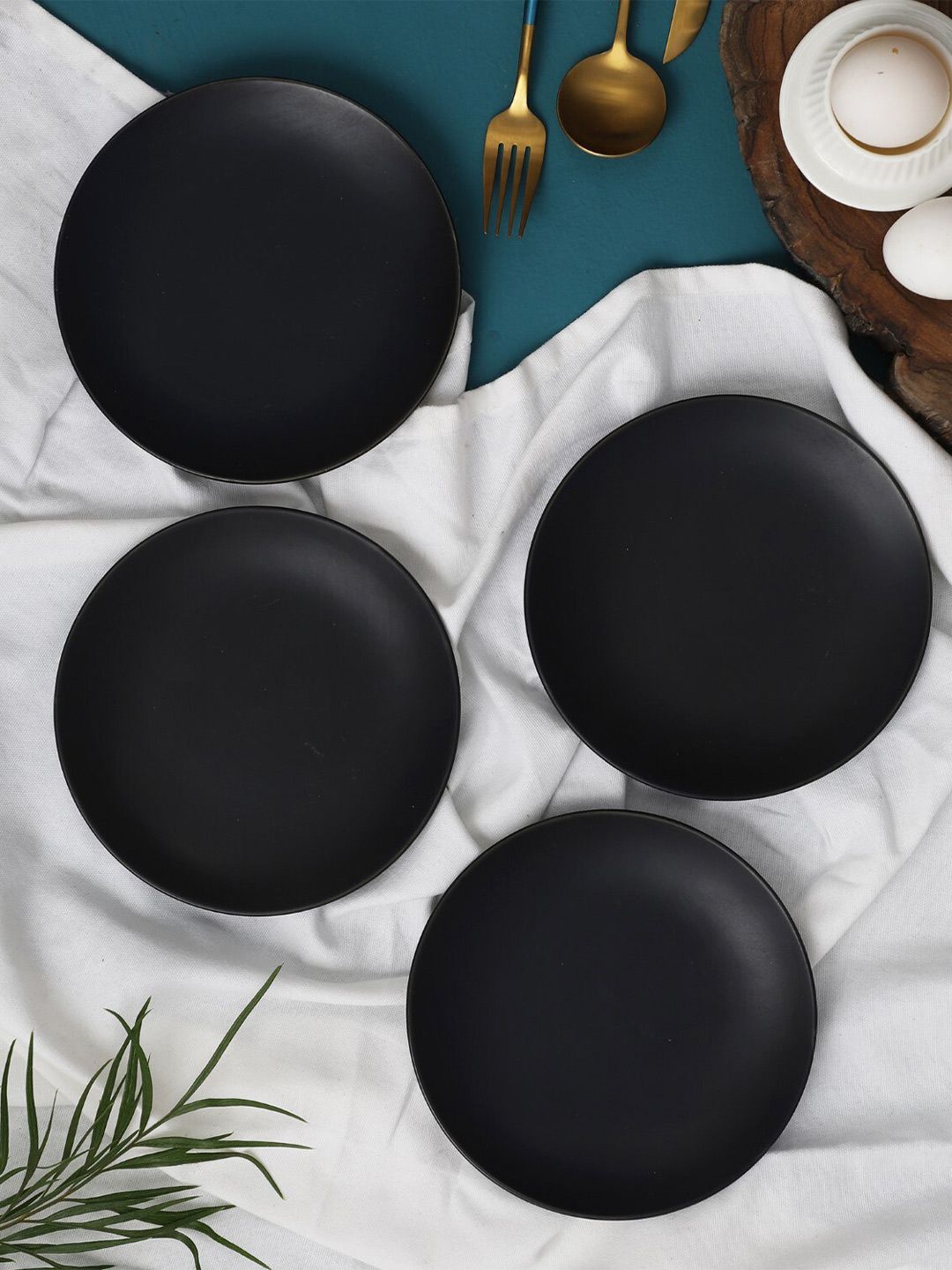 The Decor Mart Black & 4 Pieces Ceramic Matte Plates Price in India