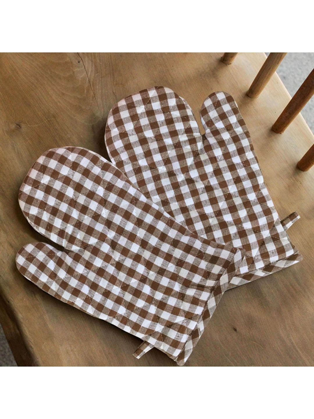 Lushomes Women Pack Of 2 Brown & White Checked Cotton Kitchen Gloves Price in India