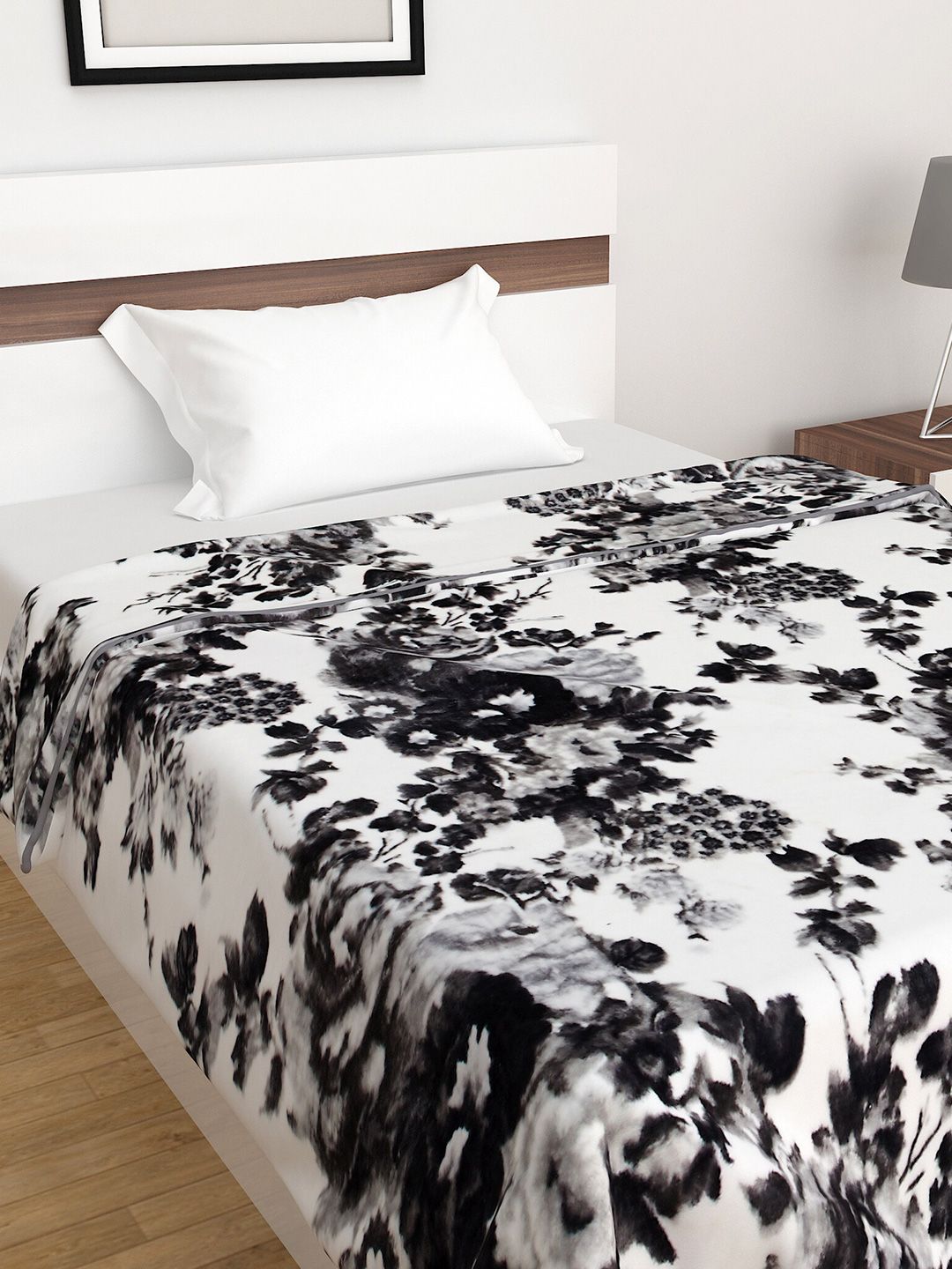 Home Centre White & Black Floral Mild Winter 150 GSM Single Bed Comforter Price in India