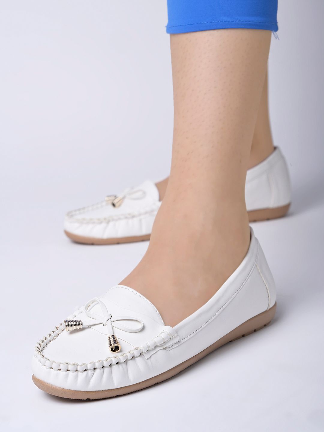 Shoetopia Women White Ballerinas with Bows Flats