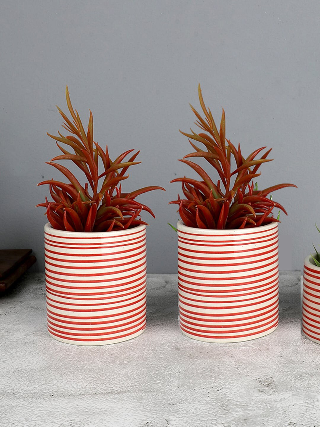 VarEesha Set Of 2 Red & White Striped Ceramic Planters Price in India