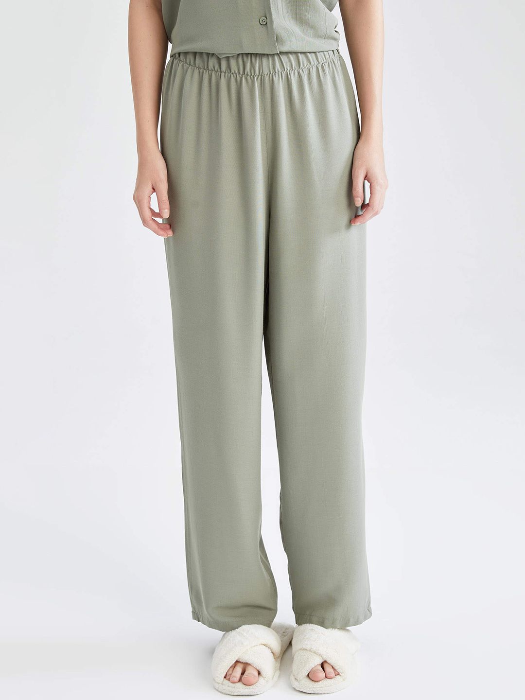 DeFacto Women Green Solid Mid-Rise Straight Lounge Pants Price in India