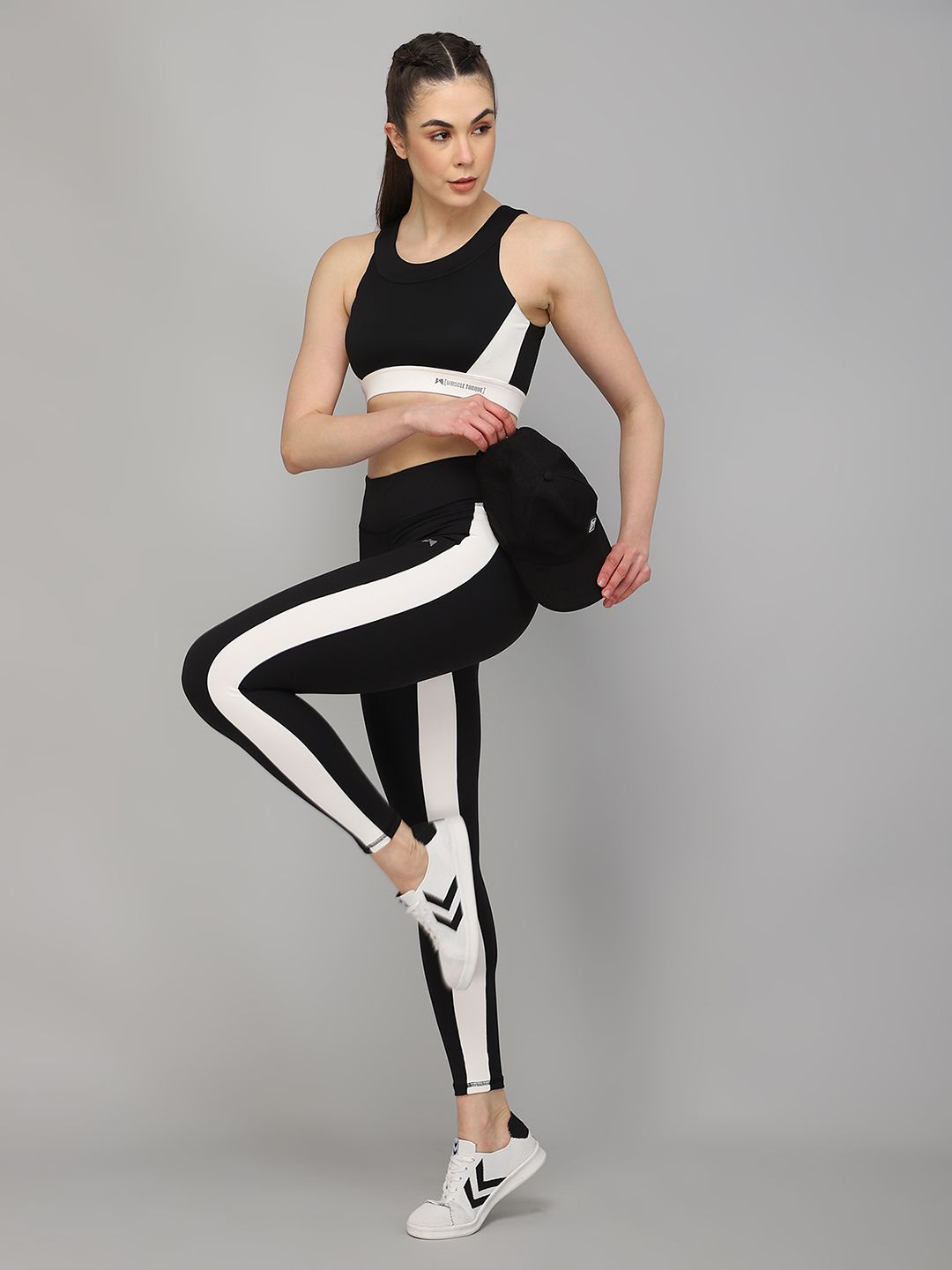 MUSCLE TORQUE Women Black & White Colourblocked Skinny-Fit Training Tights Price in India