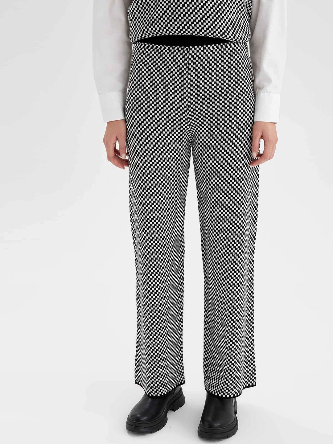 DeFacto Women Black & White Acrylic Checked Jacquard Mid-Rise Wide Leg Trousers Price in India