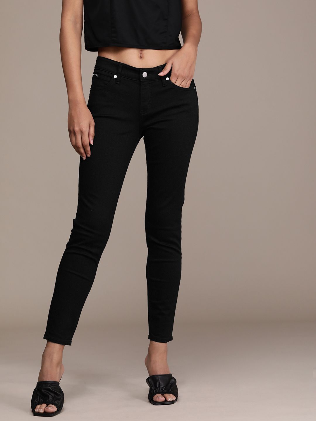 Calvin Klein Jeans Women Black Slim Fit Stretchable Jeans Price in India