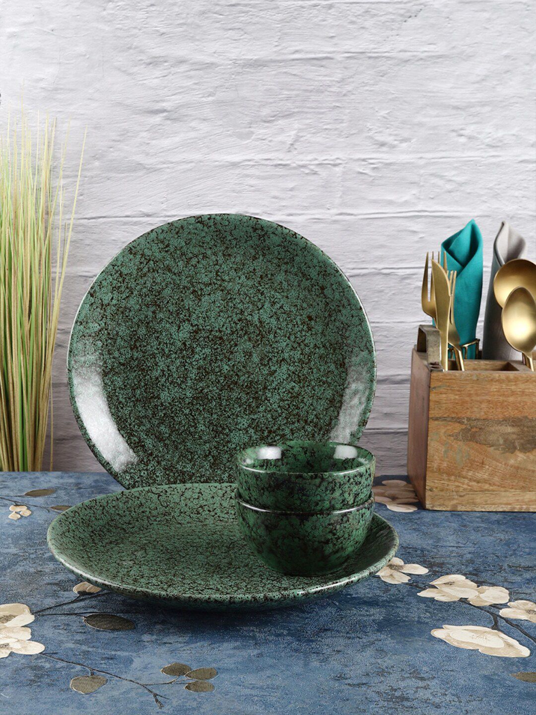 VarEesha Green & 4 Pieces Printed Ceramic Glossy Dinner Set Price in India