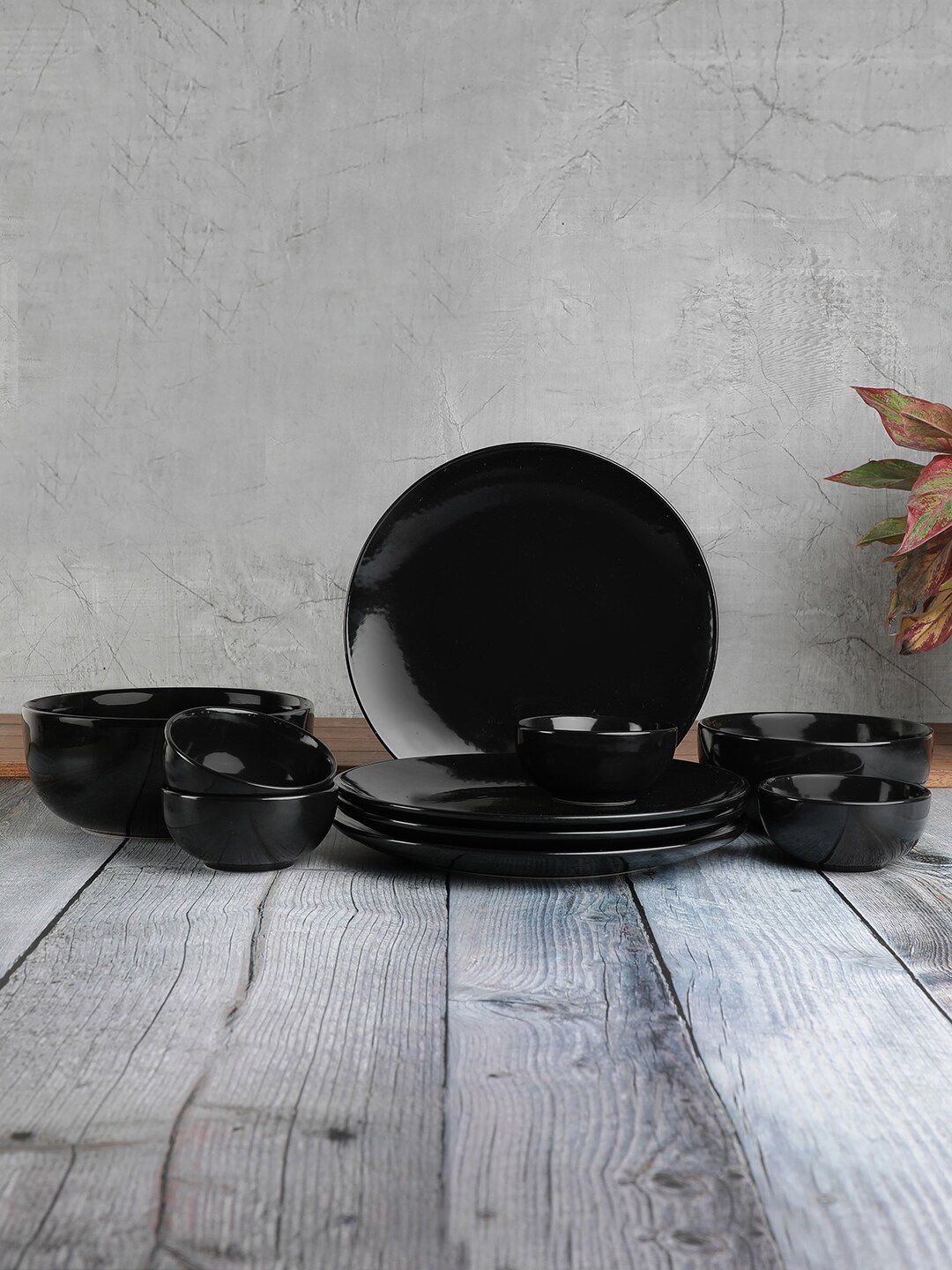 VarEesha Black & 10 Pieces Handcrafted and Hand Painted Ceramic Glossy Dinner Set Price in India