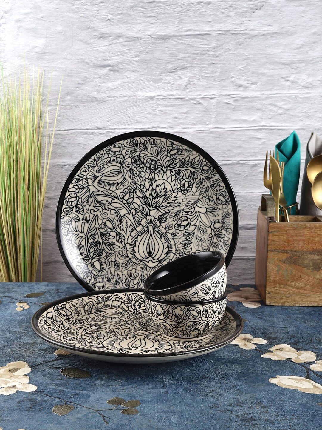 VarEesha Off White & Black 4 Pieces Handcrafted and Hand Painted Printed Ceramic Glossy Dinner Set Price in India