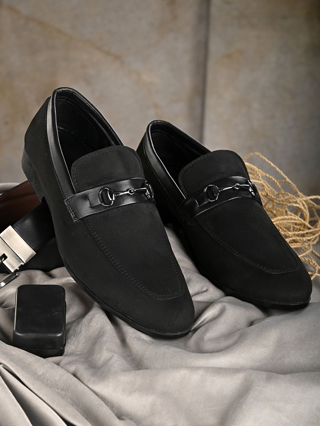 INVICTUS Men Black Loafers