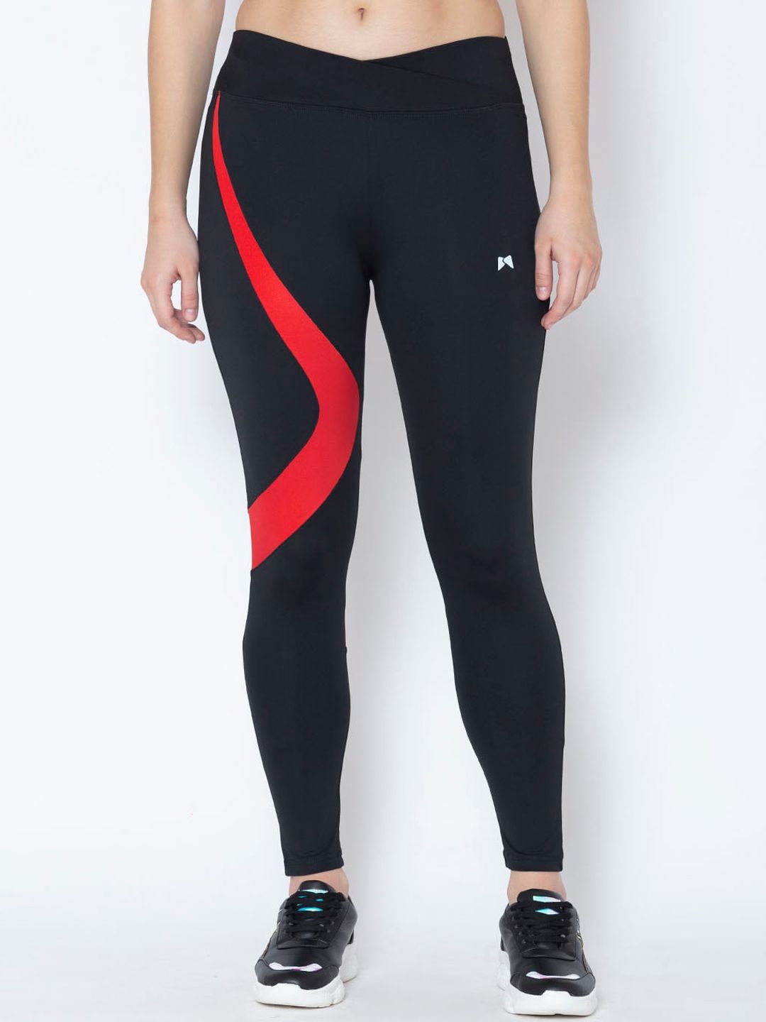 MUSCLE TORQUE Women Black & Red Colorblocked Skinny-Fit Tights Price in India