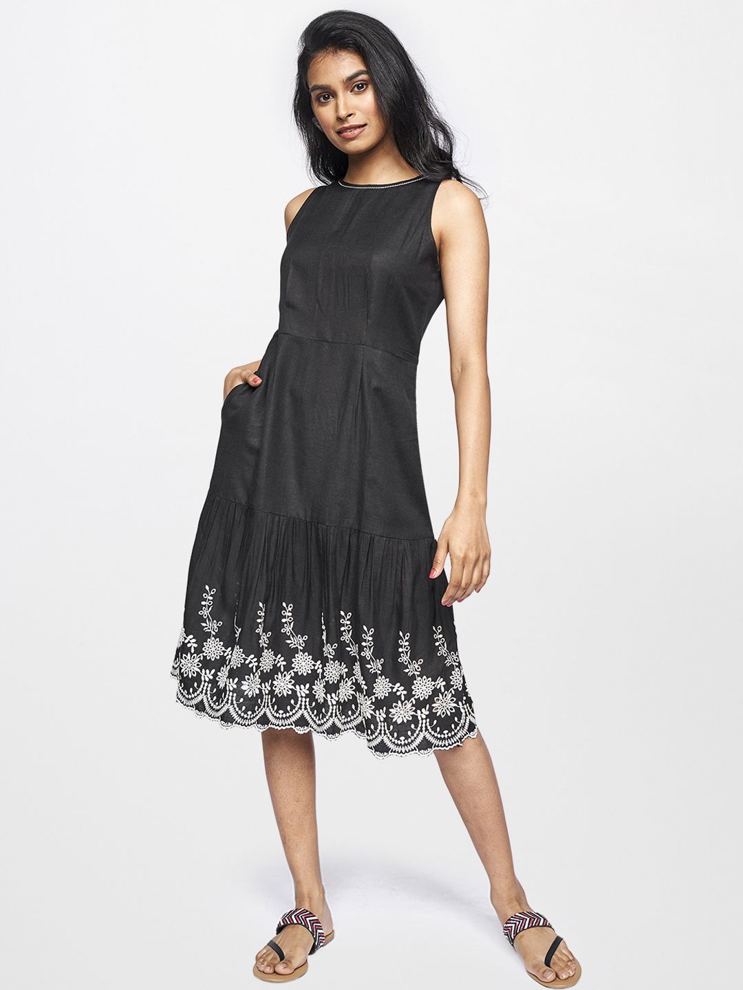 Global Desi Black & White Floral Sleeveless A-Line Casual Dress Price in India