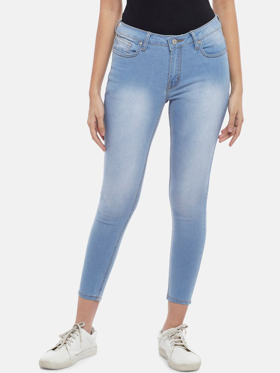 People Women Blue Slim Fit Mildly Distressed Heavy Fade Jeans Price in India
