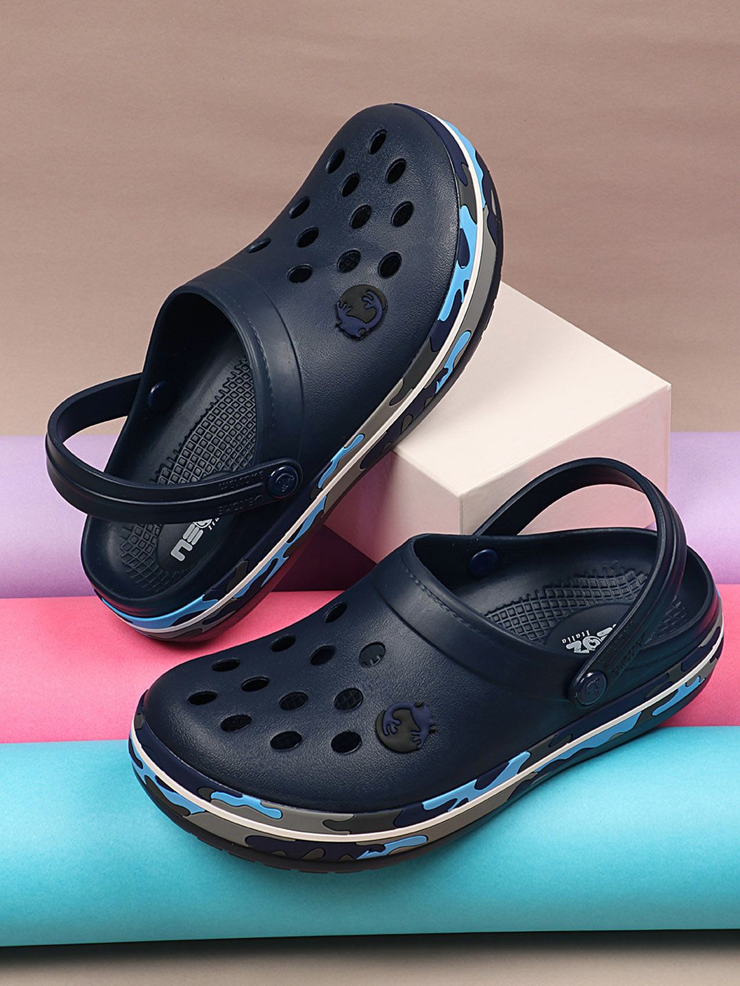 NEOZ Men Levirex Lightweight & Comfortable Grip & Bounce Less Pressure Clogs