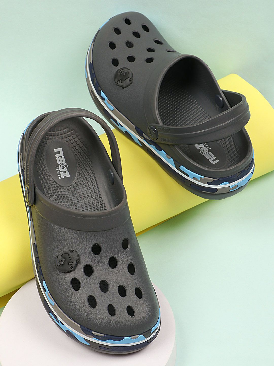 NEOZ Men Levirex Lightweight & Comfortable Grip & Bounce Less Pressure Clogs