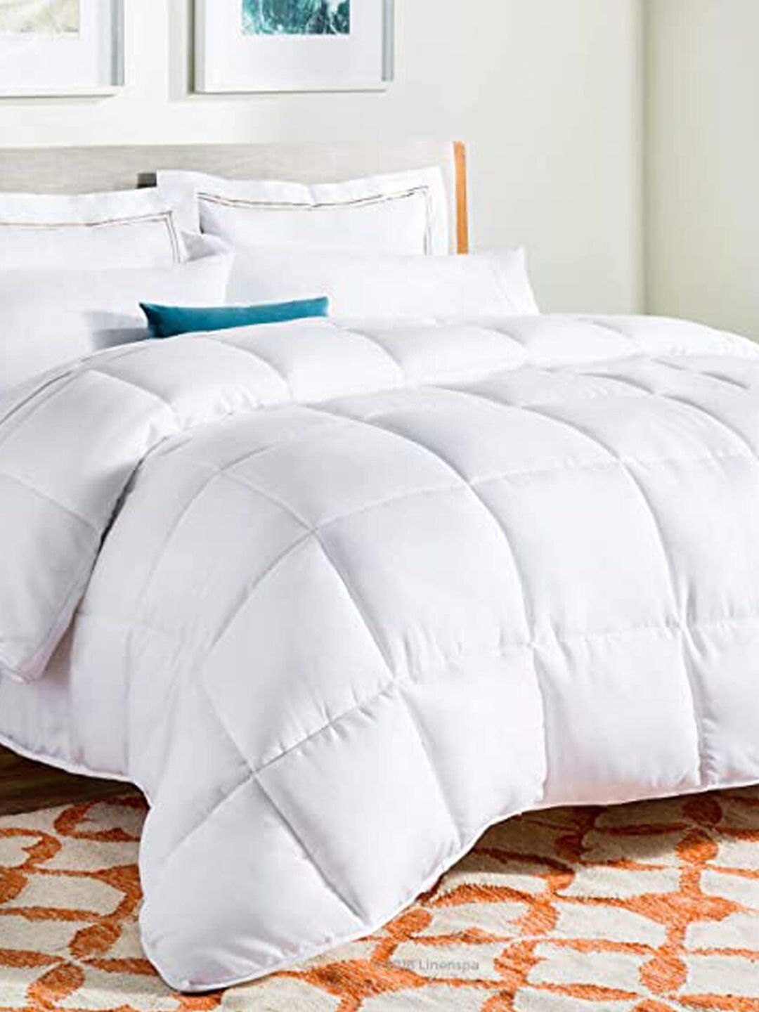 LINENWALAS Happy Sleeping White Checked Microfiber Mild Winter 300 GSM Single Bed Duvet Price in India