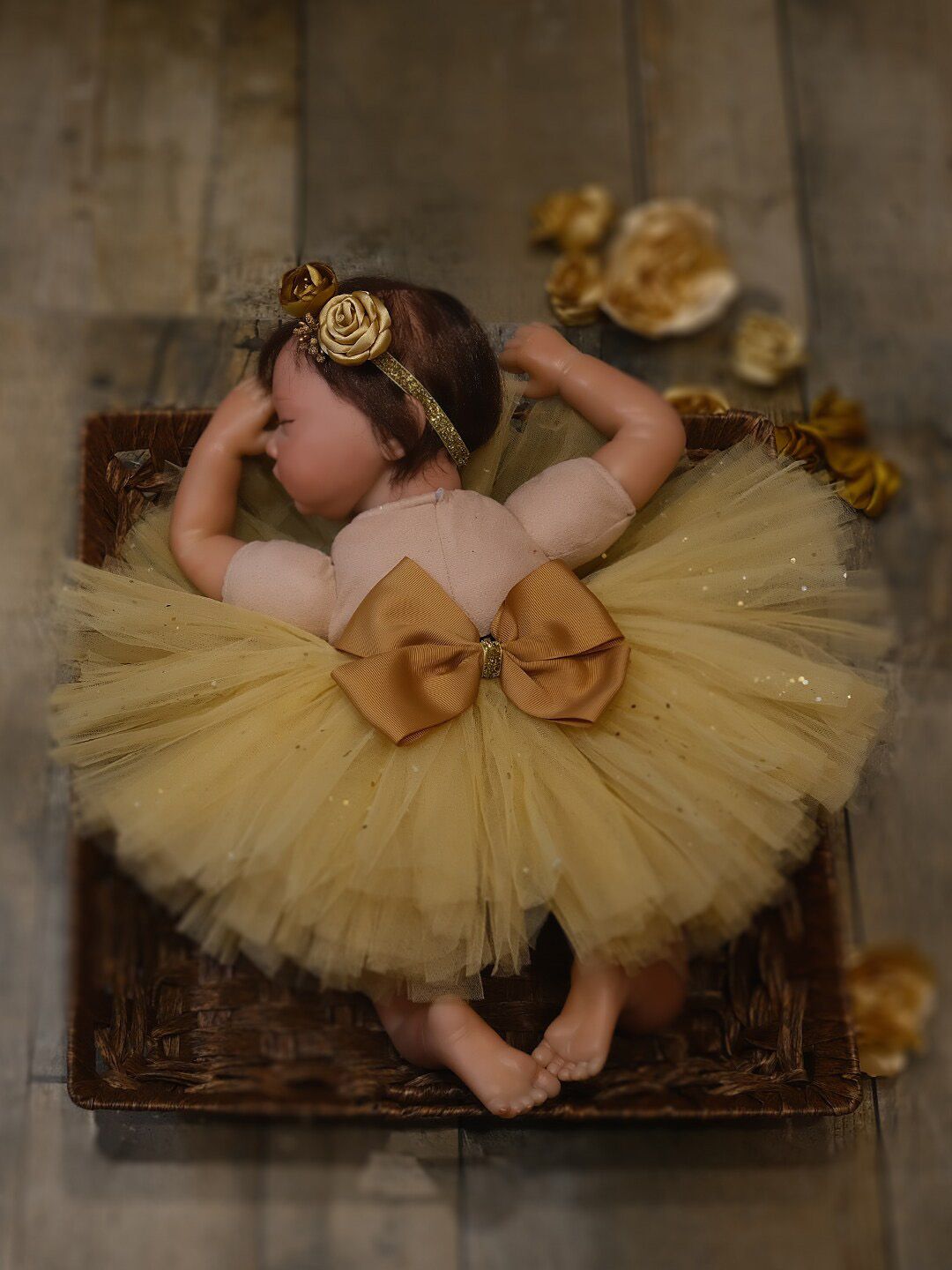 TINY MINY ME Infant Girls Gold-Coloured Embellished Flared Skirt With Floral Hairband