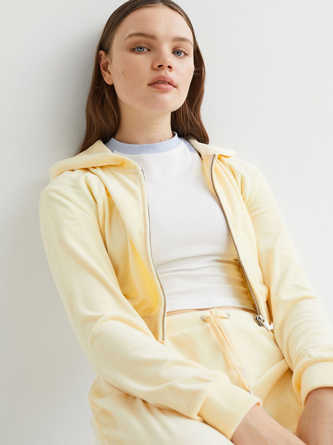 H&M Women Yellow Cropped velour zip-though hoodie Price in India