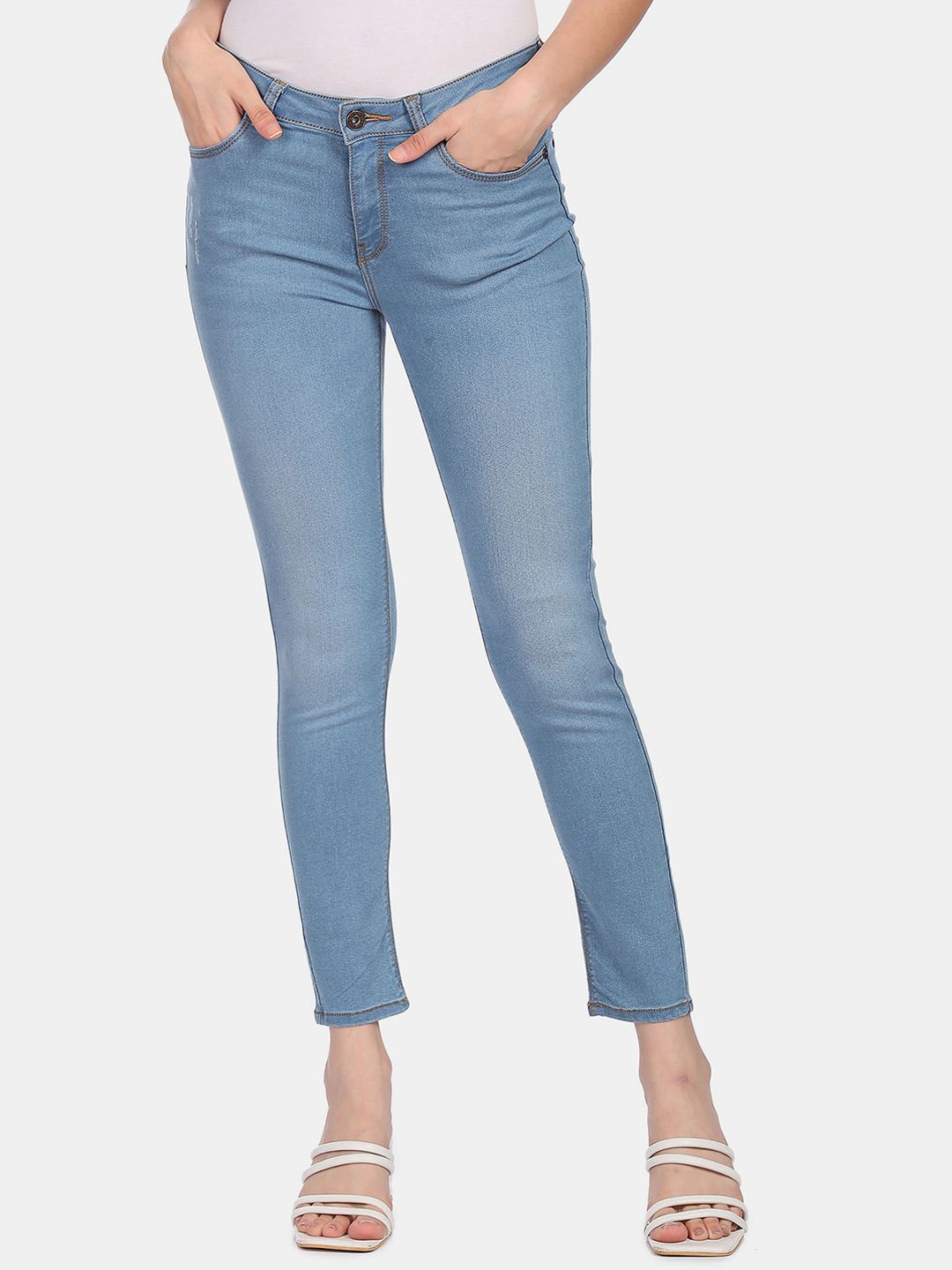 Sugr Women Blue Mildly Distressed Light Fade Jeans Price in India