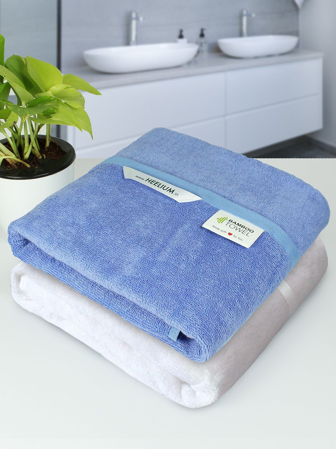 Heelium Pack of 2 White & Blue 400GSM Bamboo Bath Towel Price in India