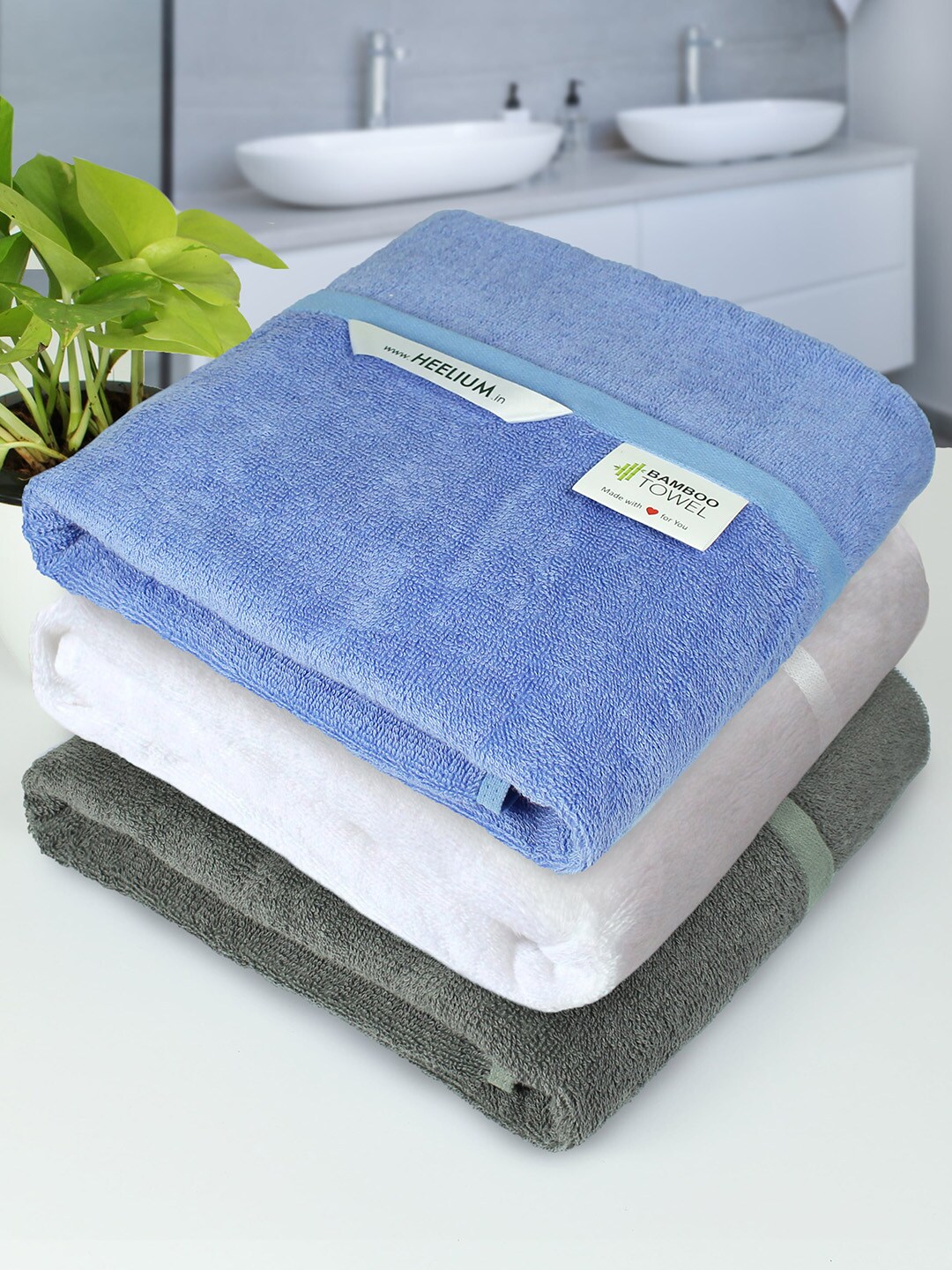 Heelium Pack of 3 White & Blue 400 GSM Bamboo Bath Towel Price in India