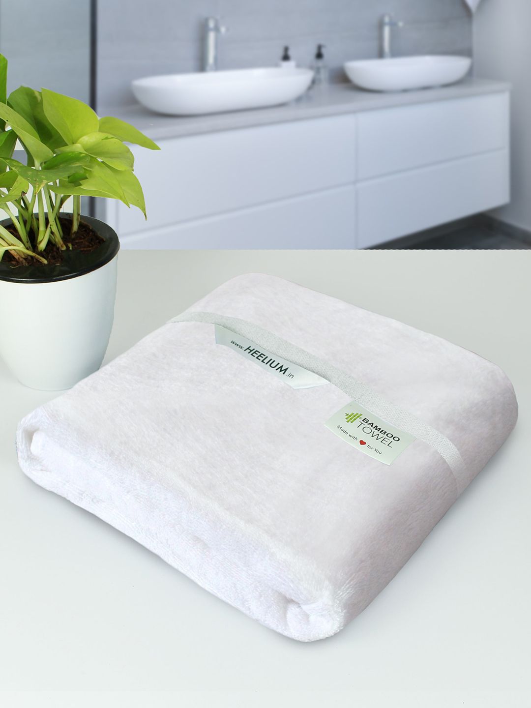 Heelium White Solid 400 GSM Bamboo Bath Towel Price in India