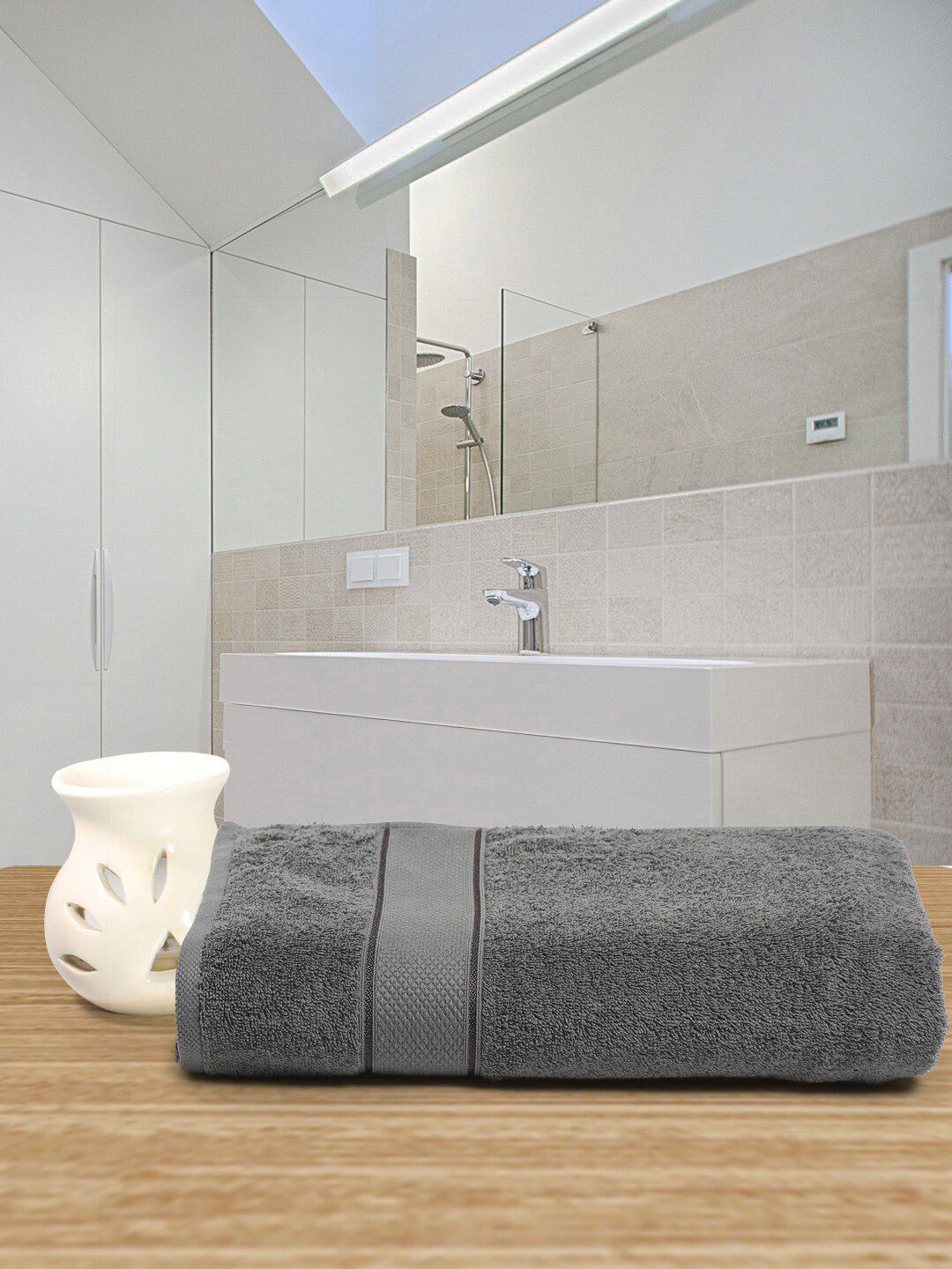 Creeva Grey Solid 525 GSM Cotton Bath Towel Price in India