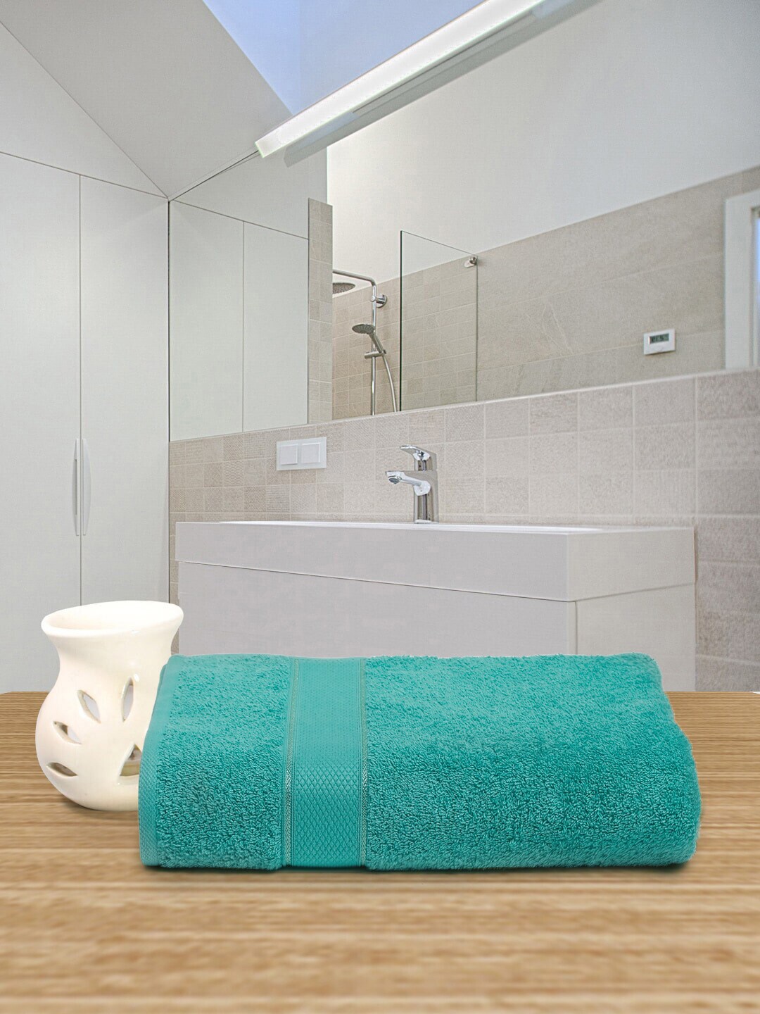 Creeva Sea Green Solid 525 GSM Cotton Bath Towel Price in India
