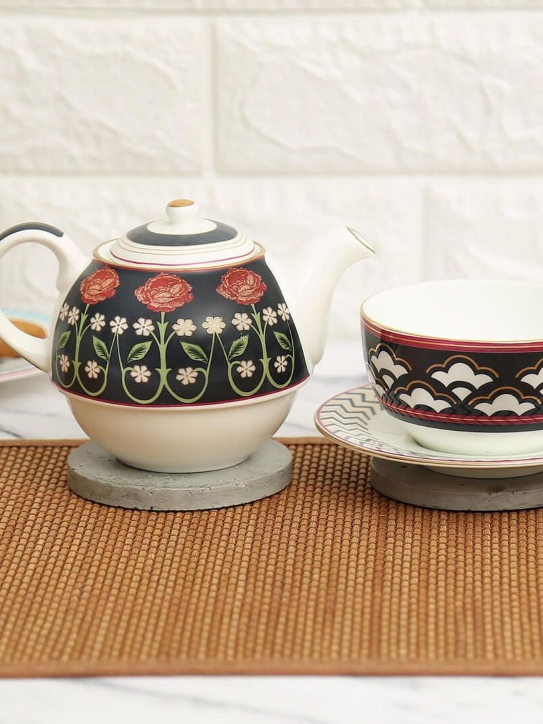 India Circus Black & Pink Floral Printed Ceramic Glossy Kettle Set of Cups and Mugs Price in India