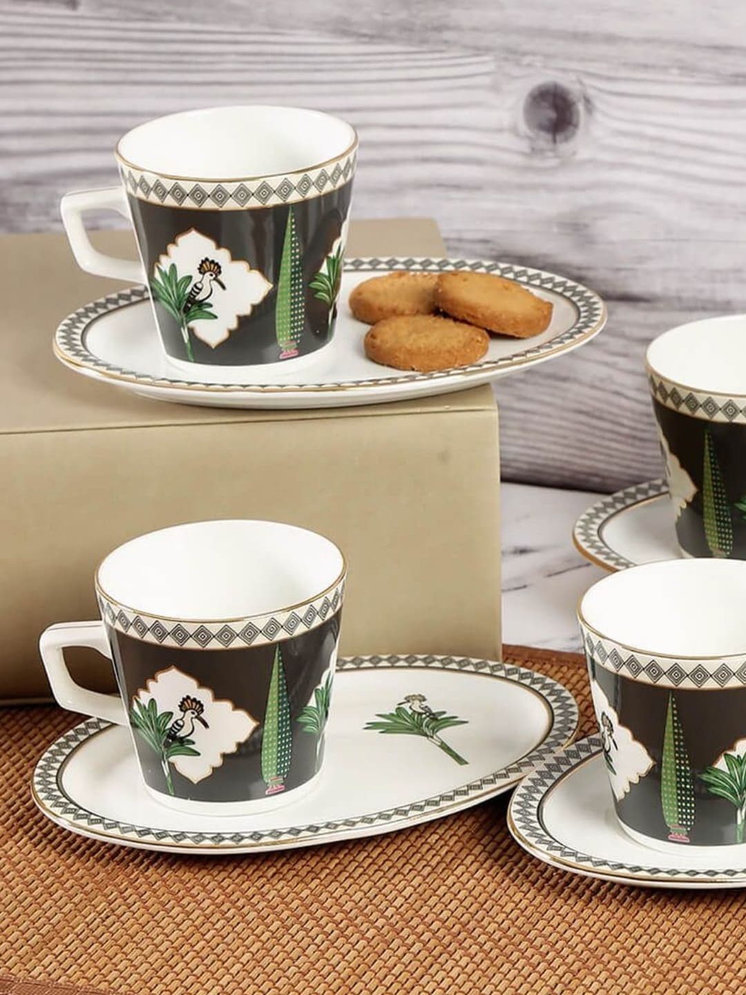 India Circus Black & White Floral Printed Set of 7 Ceramic Glossy Cups and Saucers Price in India