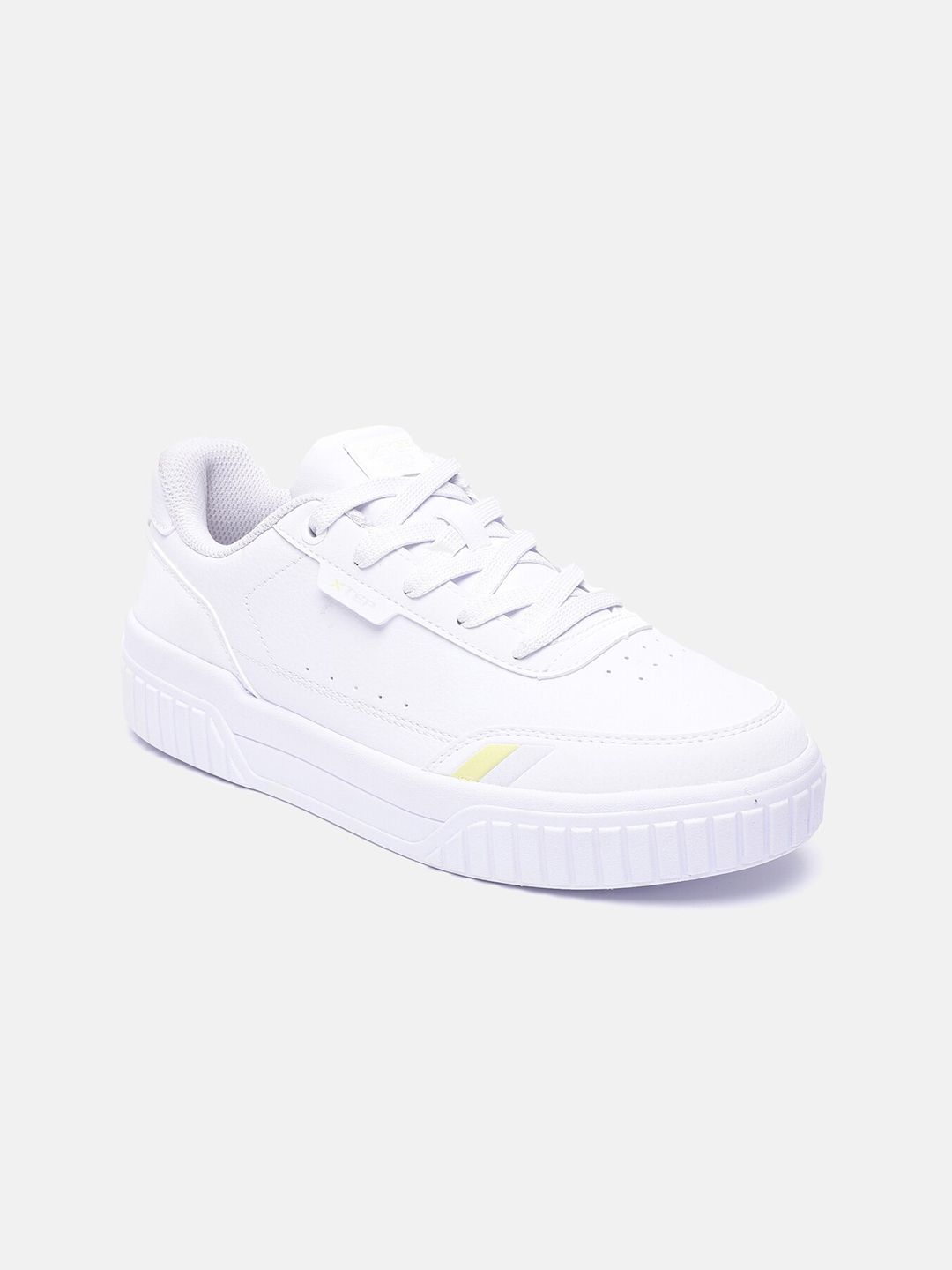 Xtep Women White Classic Skateboarding Non-Marking Mid Top Sport Shoes Price in India