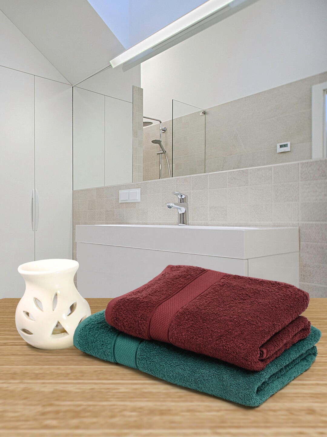 Creeva Burgundy & Green 2 Pc Solid 525 GSM Bath Towel Set Price in India
