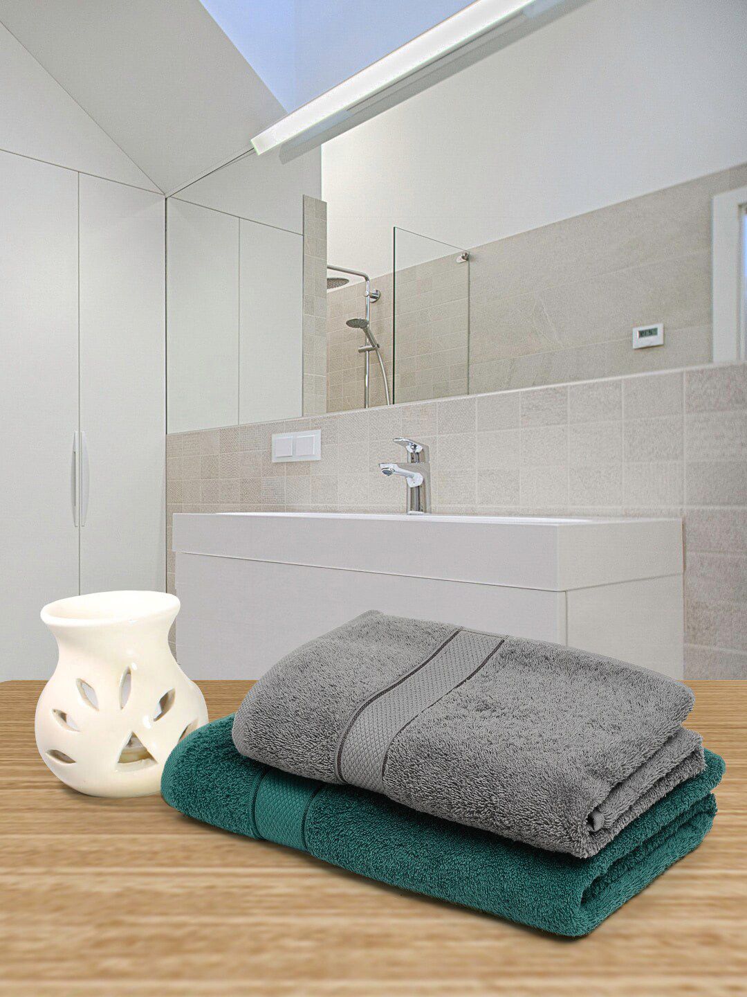 Creeva Unisex Green & Grey Set Of 2 Solid 525 GSM Bath Towels Price in India